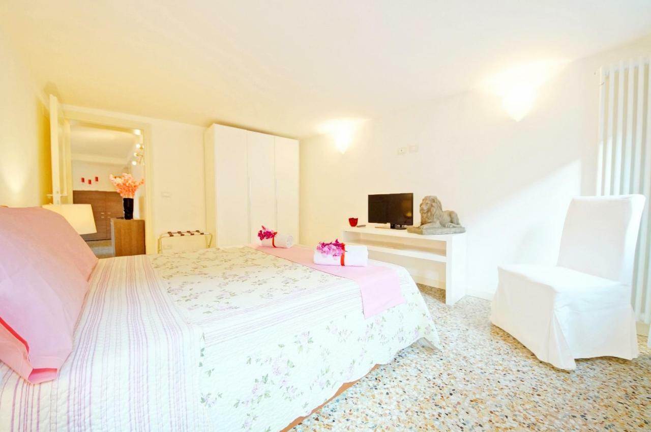 Sant'Aponal Apartment Rialto Veneţia Exterior foto